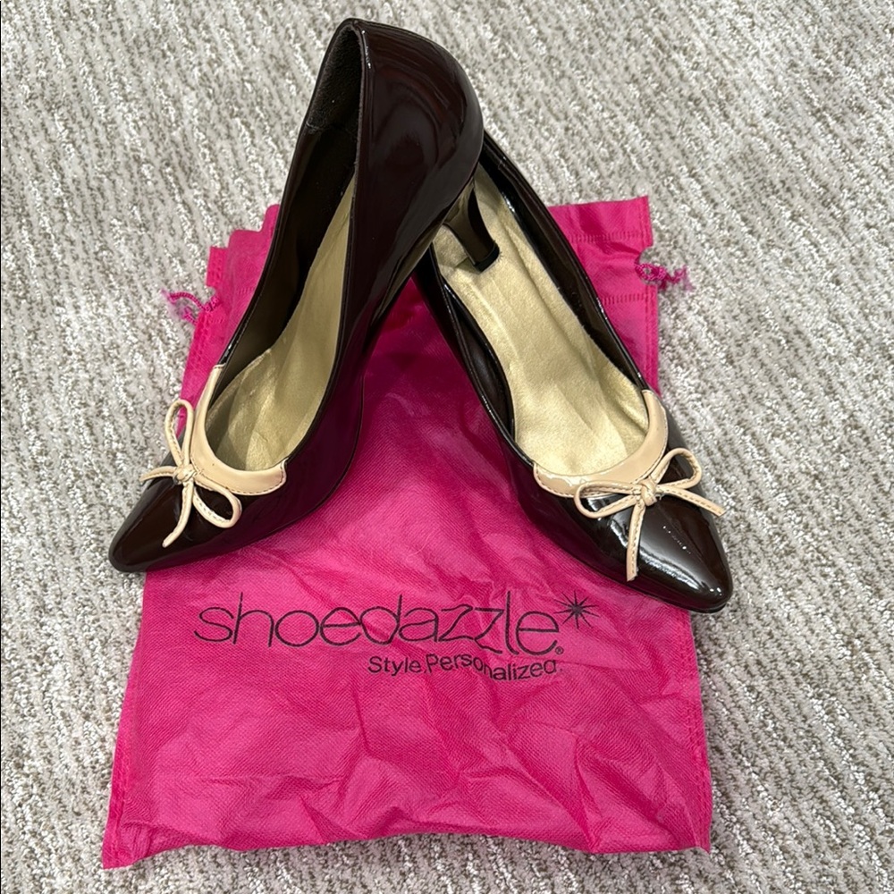Shoe Dazzle Women's Brown Patent Pumps with Bow Detail Size 10